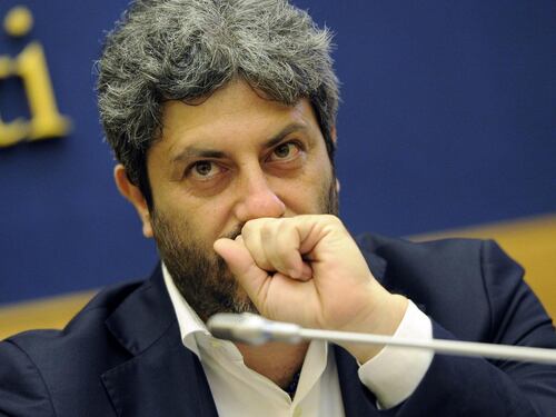 Che Fico, cacciano il primo grillino