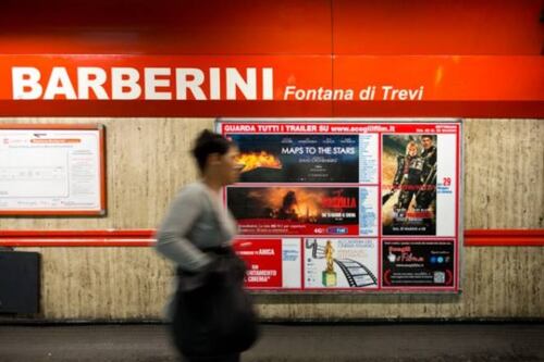 Roma, militare in servizio si spara nel bagno della metro Barberini