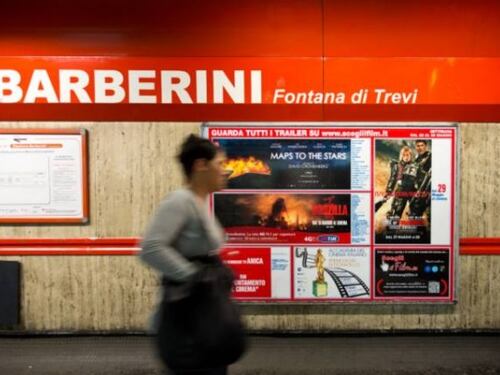 Roma, militare in servizio si spara nel bagno della metro Barberini