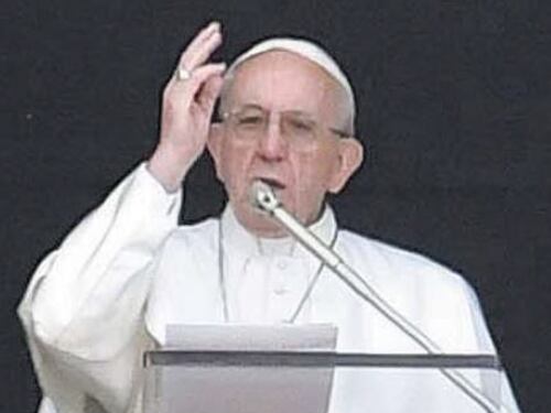 Il pugno di Bergoglio contro maghi e cartomanti
