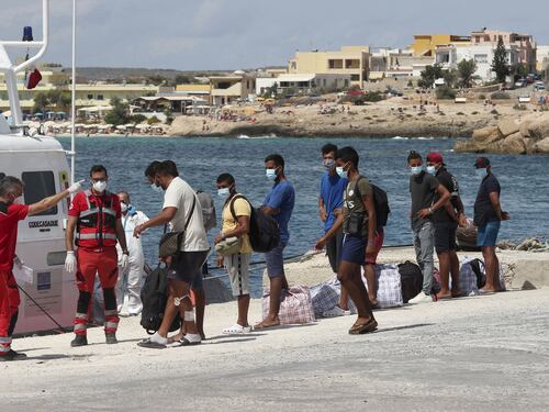 Lampedusa senza pace: altri due sbarchi con 68 migranti