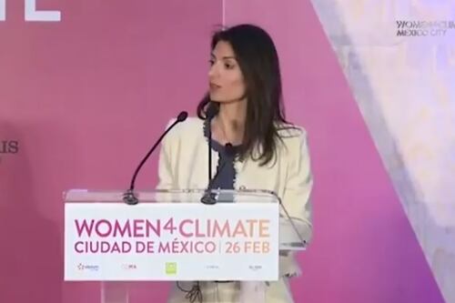 Roma, lo spot messicano della Raggi: "Auto diesel vietate in centro dal 2024"