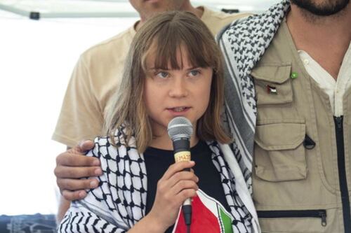 La flotilla di Greta nella bufera: "Attivista fotografato con un capo di Hamas"
