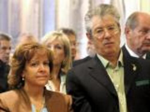 Fini: "La moglie di Bossi è andata in pensione a 39 anni"