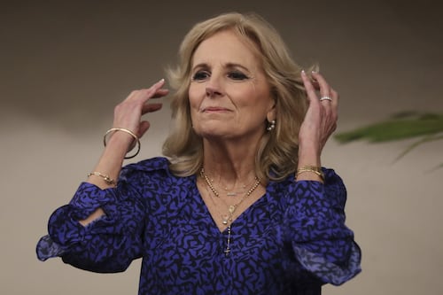 Usa, i capricci di Jill Biden: scalo a Napoli e pizza per tutto lo staff