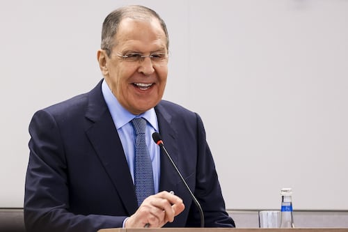 Sergei Lavrov spara a zero contro Ue e Nato: “Sono come Hitler”. La coalizione per combattere la Russia