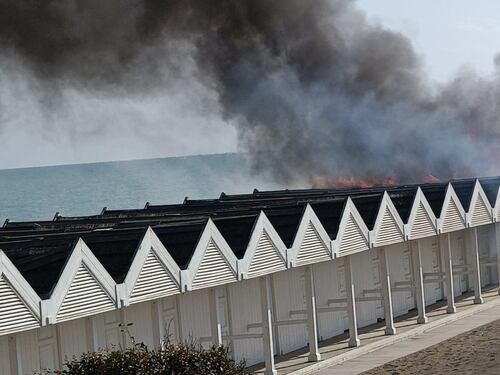 Ostia, incendio alle cabine dello stabilimento balneare Le Dune