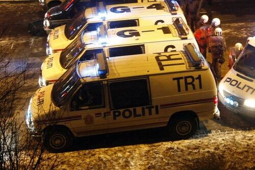 Norvegia, bus finisce in acqua dopo un incidente: ci sono vittime, le immagini