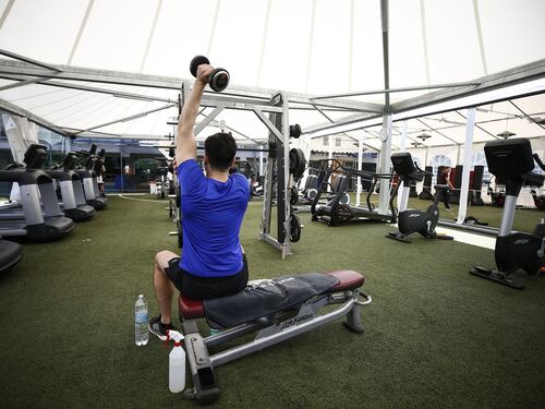 Doccia in palestra, c'è il via libera dal Governo: tutte le novità per spogliatoi e allenamenti