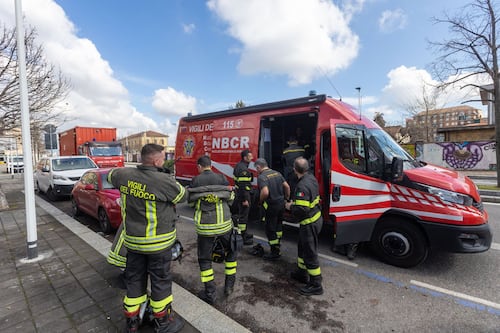 Guidonia, incendio nel campo rom. L'allarme del sindaco: "Chiudete le finestre"