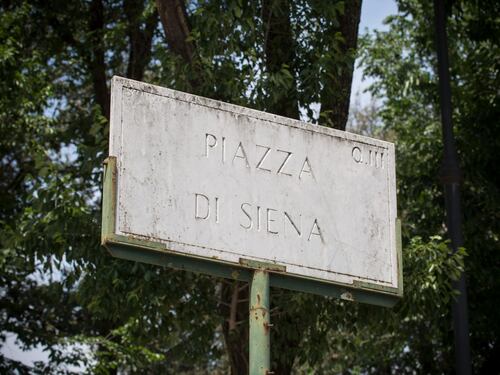 A Piazza di Siena primo giorno con amazzoni e cavalieri