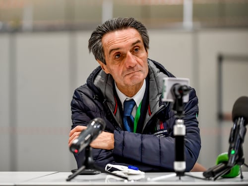 La Lombardia chiude tutto: "Fermi cantieri e uffici pubblici, divieto di sport"