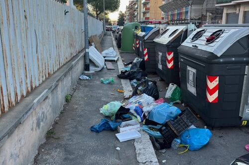 Centocelle, quello slalom tra materassi e rifiuti #lafotodeilettori