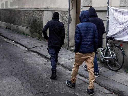 Anche il Pd si accorge della bomba migranti. Nardella: a Firenze sono troppi