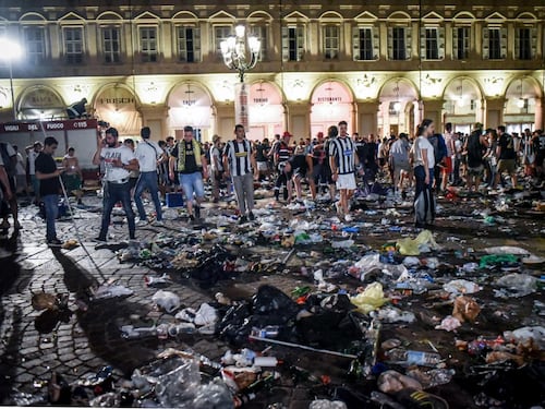 Piazza San Carlo, dieci anni ai ragazzi dello spray