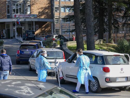Bollettino Coronavirus: 25mila nuovi casi ma meno tamponi. I morti sono 356