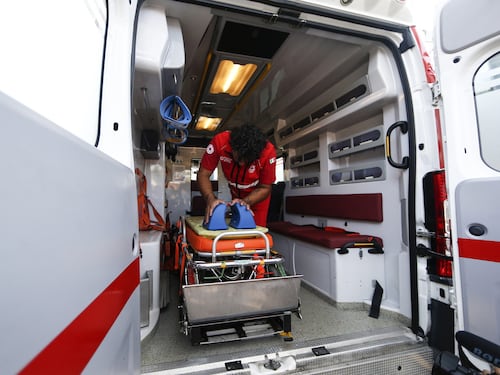Roma, bambino cade dal balcone del secondo piano a Centocelle