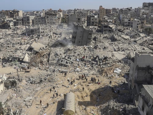 Gaza, sette operatori umanitari morti in un raid di Israele. “Imperdonabile”