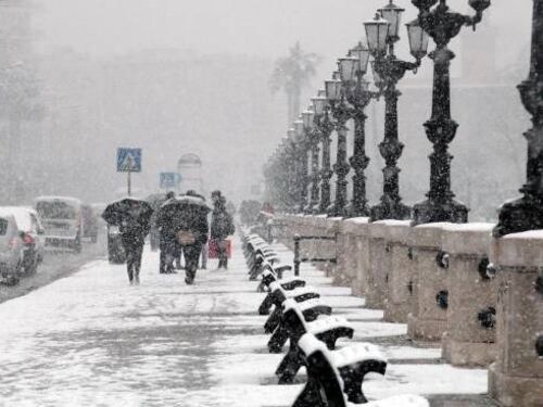 Arriva il grande freddo: neve anche sulle coste e vento forte