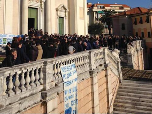 Studente suicida a Lavagna, la mamma telefonò alla Guardia di Finanza