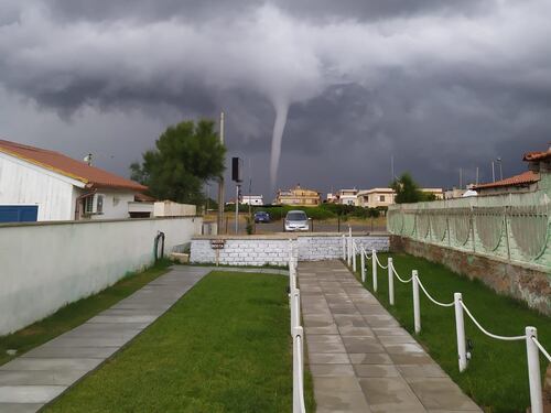 Tromba d'aria a Fregene. La stagione balneare comincia così