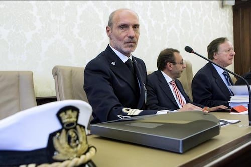 "De Falco ha aggredito moglie e figlia". Bufera sul capitano M5S, la replica: "Mai violento"