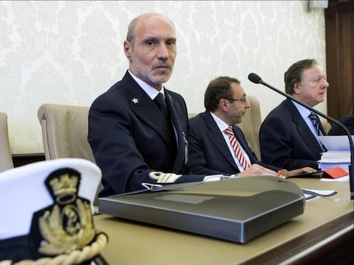 "De Falco ha aggredito moglie e figlia". Bufera sul capitano M5S, la replica: "Mai violento"