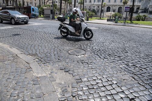 Piazza Cavour, lavori fatti sei mesi fa e le strade sono già da rifare