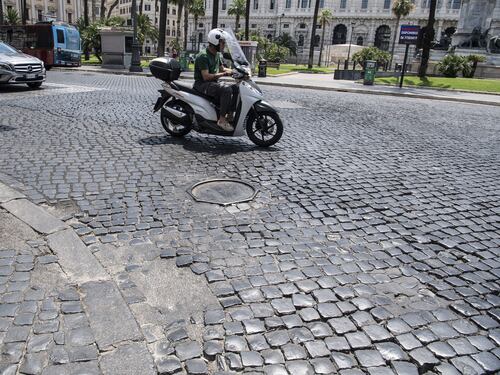 Piazza Cavour, lavori fatti sei mesi fa e le strade sono già da rifare
