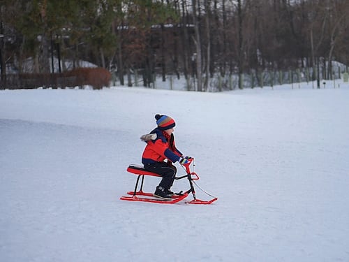 Meteo, arriva il freddo. I consigli del pediatra: il vero rischio per i bambini