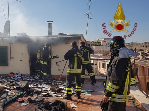 Fiamme nel palazzo dell'Ordine dei giornalisti: va a fuoco un appartamento privato