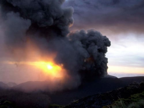L’Etna torna nella sua normale attività: riaperto l’aeroporto