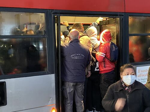 Roma allo sbando. La Metro C senza personale non apre e si scatena il caos