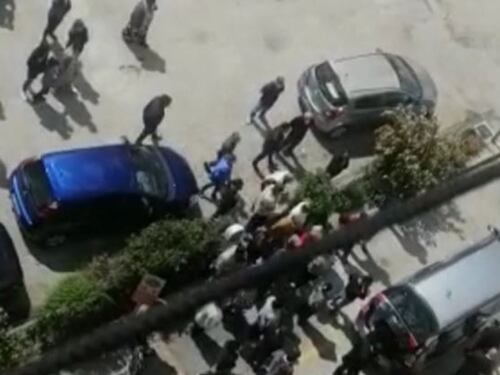 Folla al funerale rom. E poi si scoprono 72 contagiati. Il Molise diventa un caso