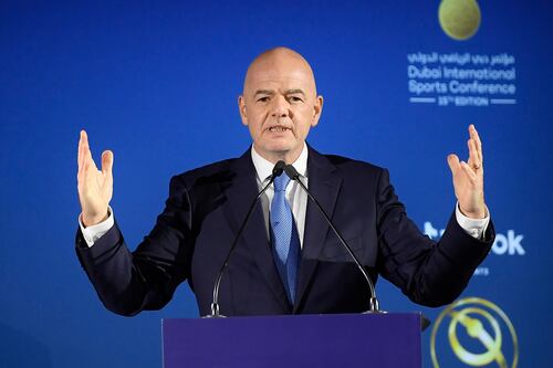 Calcio, il retroscena che rimette nei guai Infantino. Ecco l'accordo segreto tra FIFA e Superlega