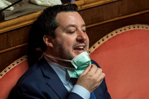 Silvia Romano, Salvini si scaglia contro il governo "L'ha esibita velata a tutto il mondo"