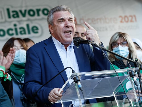 “Detassare i salari”. Sbarra incalza Landini: sindacati fuori dalla politica