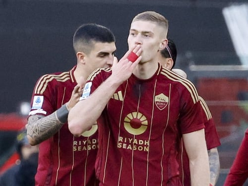La Roma batte il Cagliari e sale a 2 punti dalla Lazio