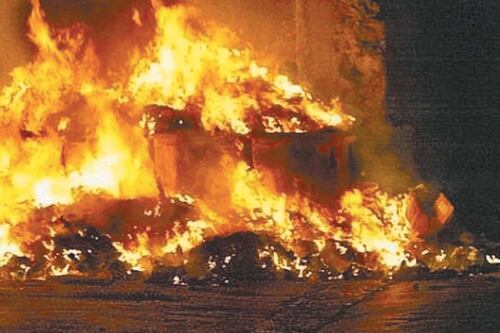 Rifiuti in strada e roghi dolosi: bruciano i cassonetti. Notte di fuoco nel quadrante Est di Roma
