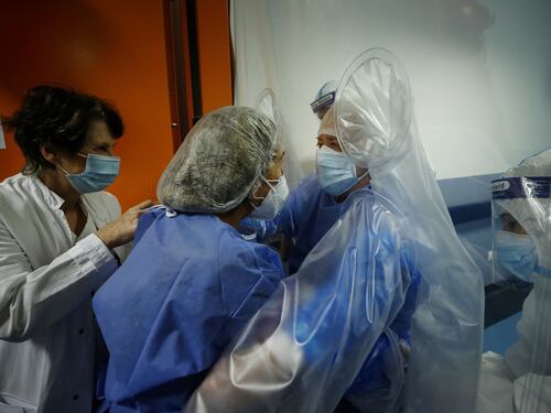 Coronavirus, il bollettino del 28 febbraio: 17.455 nuovi casi, 192 morti. Crescono i ricoveri in terapia intensiva