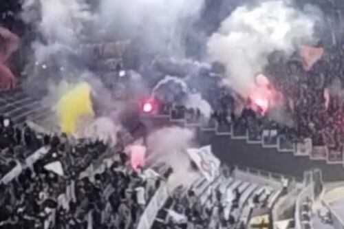 Derby, petardo colpisce tifoso sugli spalti. Parte la caccia al colpevole