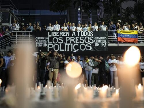 5Stelle "amichetti di Maduro", Di Giuseppe (FdI) a valanga: più ignoranti che comunisti