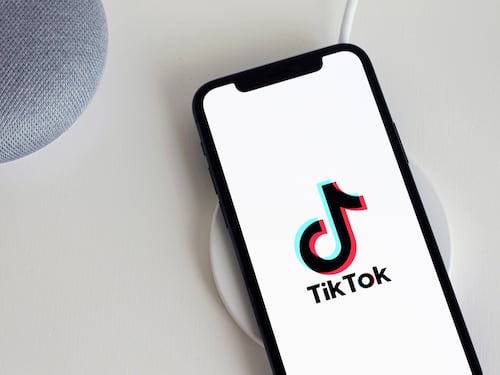 Guerra in Ucraina, insufficiente la produzione di munizioni. La colpa è di TikTok