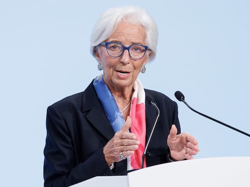 Bce: tassi restano invariati, Europa cresce ma prospettive restano incerte