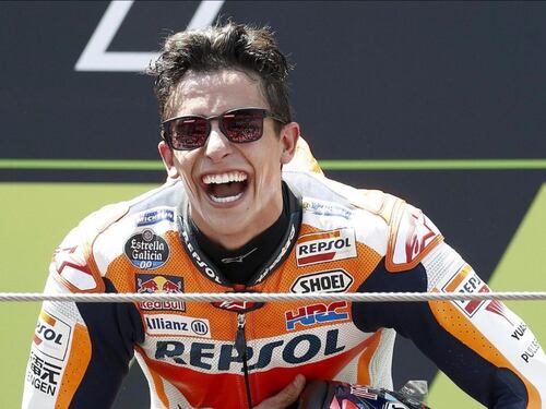 MotoGp, Marquez conquista la pole davanti all'ottimo Petrucci. Rossi nono