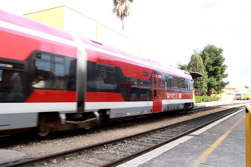 Scontro fra treni in Salento: 15 feriti. "Un convoglio è partito con il rosso"