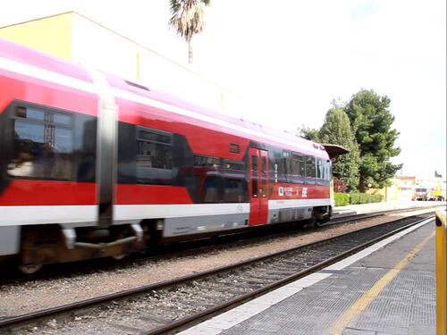 Scontro fra treni in Salento: 15 feriti. "Un convoglio è partito con il rosso"
