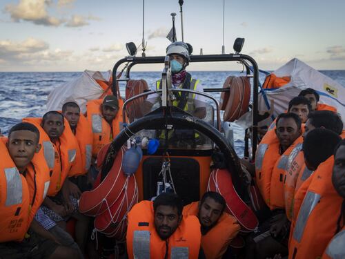 “Mai così tanti immigrati”. Sinistra sbugiardata dai giornali europei: la crescita da capogiro