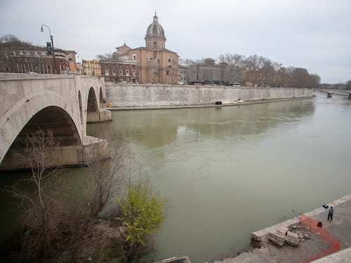Tevere balneabile? L'ironia dei giornali esteri e quel paragone con il Gange