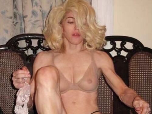 Madonna mai vista così. Semi-nuda e sconvolta dal lockdown, la foto choc